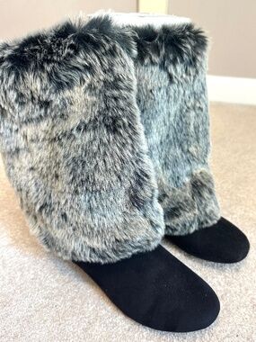 Report faux fur boots size 6.5